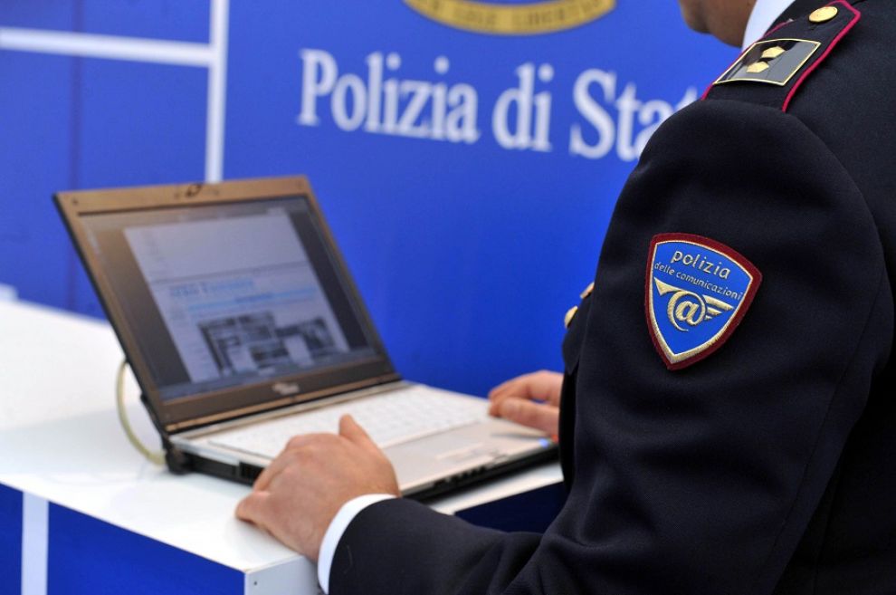 Ciao sono Marco Neri a capo della polizia postale, ultimamente girano molti profili finti su facebook | Bufala